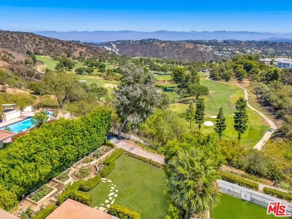 Los Angeles, CA 90049,2222 Canyonback RD