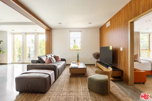 West Hollywood, CA 90048,547 N Sweetzer AVE #102