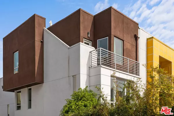 2210 Tom Mix RD, Los Angeles, CA 90026