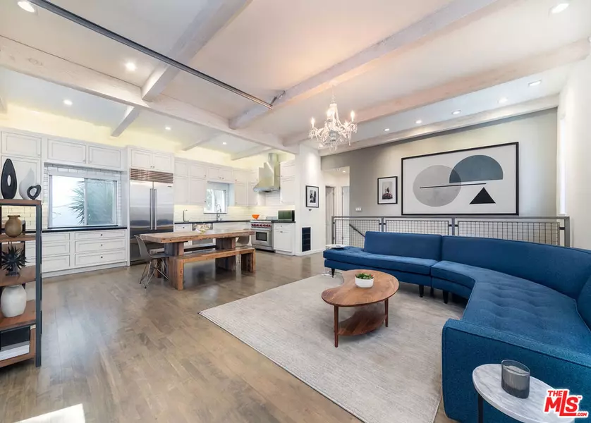 8328 Kirkwood DR, Los Angeles, CA 90046