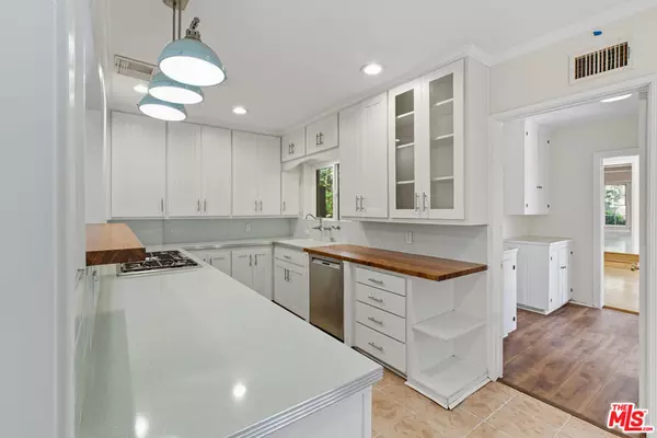 Sherman Oaks, CA 91423,4909 Morse AVE