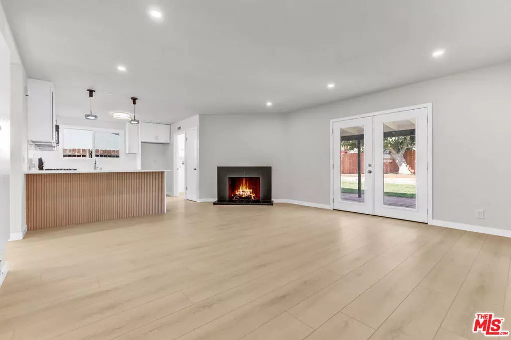 West Hills, CA 91307,23335 Schoolcraft ST