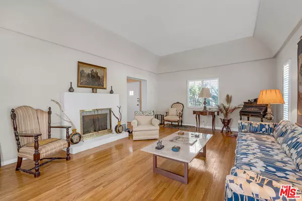 Los Angeles, CA 90068,3141 E La Suvida DR