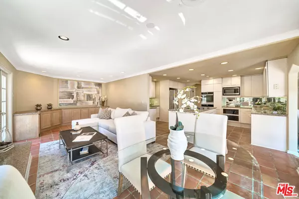 Beverly Hills, CA 90212,215 S Mccarty DR