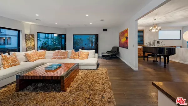 Marina Del Rey, CA 90292,4616 Roma CT