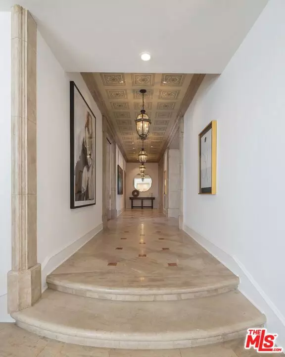 Beverly Hills, CA 90210,3364 Clerendon RD