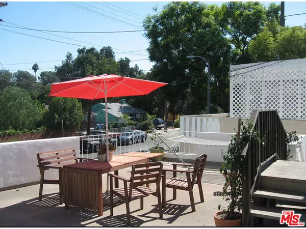 Los Angeles, CA 90026,975 Lucile AVE