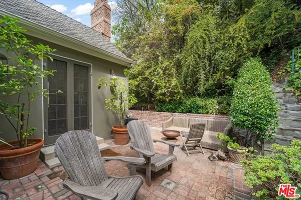 Los Angeles, CA 90068,5630 Spreading Oak DR