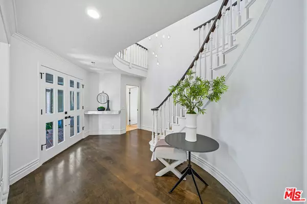 Huntington Beach, CA 92648,19382 Woodlands DR