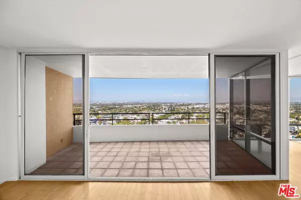 Marina Del Rey, CA 90292,4316 Marina City Dr #1033