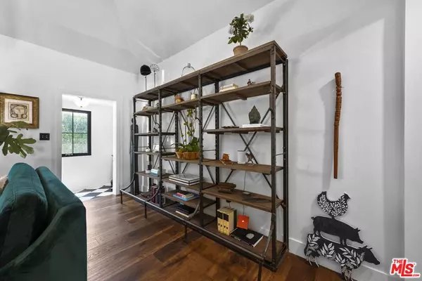 West Hollywood, CA 90069,8961 Dicks ST