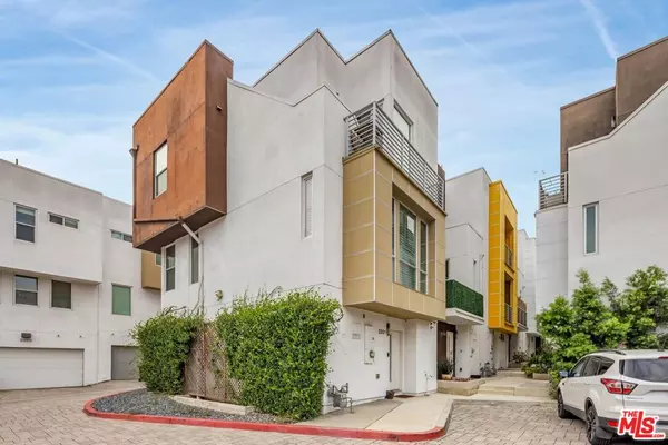 2205 Selig DR, Los Angeles, CA 90026