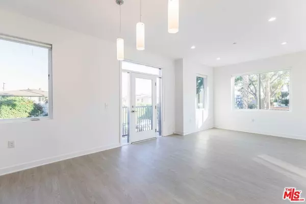 Los Angeles, CA 90038,843 Wilcox AVE #201