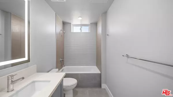 Los Angeles, CA 90006,927 Fedora ST #404