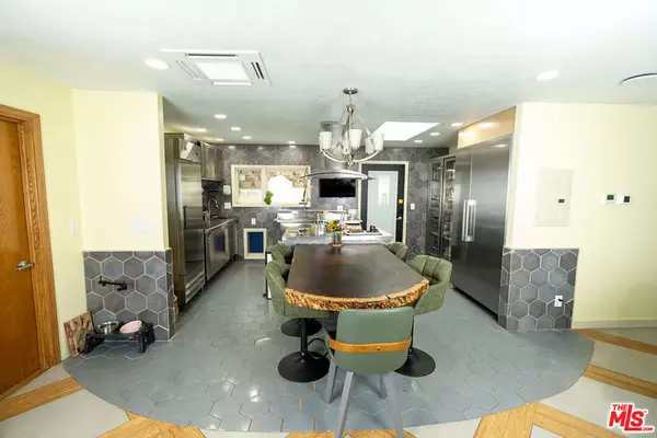 San Diego, CA 92111,3405 Aveley PL