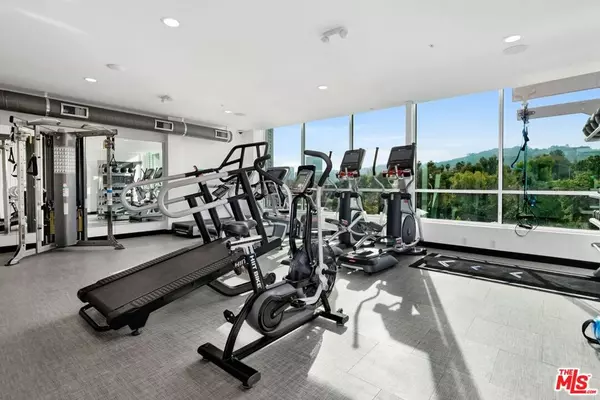 Los Angeles, CA 91602,11036 Moorpark ST #306