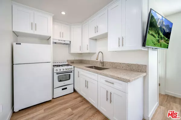 Los Angeles, CA 90019,4725 W 18th ST