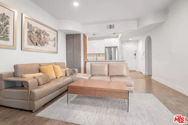 Los Angeles, CA 90005,620 S Gramercy PL #317