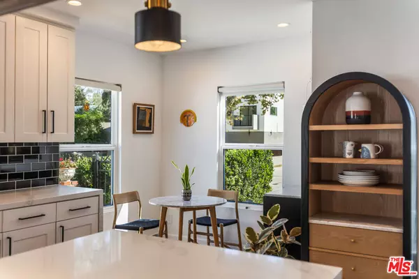 North Hollywood, CA 91602,11019 Hortense ST