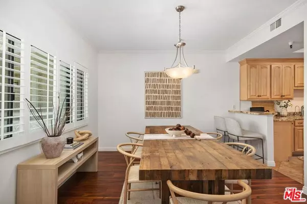 Sherman Oaks, CA 91403,14630 Dickens ST #210