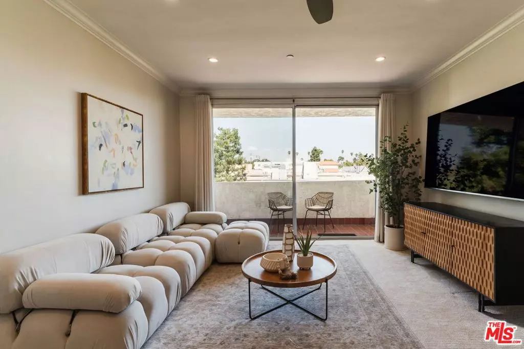 Santa Monica, CA 90403,125 Montana AVE #404
