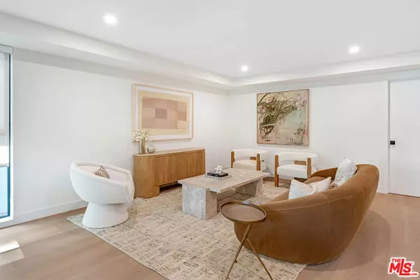 Beverly Hills, CA 90210,350 N Palm DR #205