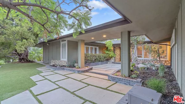 5858 Mcdonie AVE, Woodland Hills, CA 91367