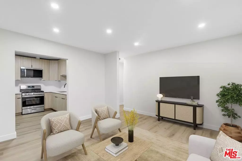 Los Angeles, CA 90025,1333 Barry AVE #2