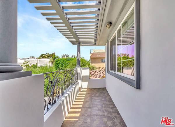 Los Angeles, CA 90034,3242 Hutchison AVE