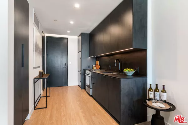 Los Angeles, CA 90034,3688 Overland AVE #309