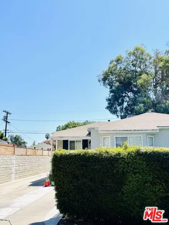 14236 1/2 Tiara ST, Sherman Oaks, CA 91401
