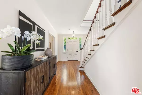 Los Angeles, CA 90049,220 Bentley CIR