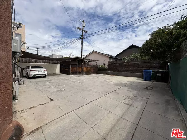 Los Angeles, CA 90016,2006 S Harcourt AVE