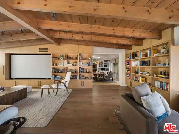 Ventura, CA 93001,1424 Nathan LN