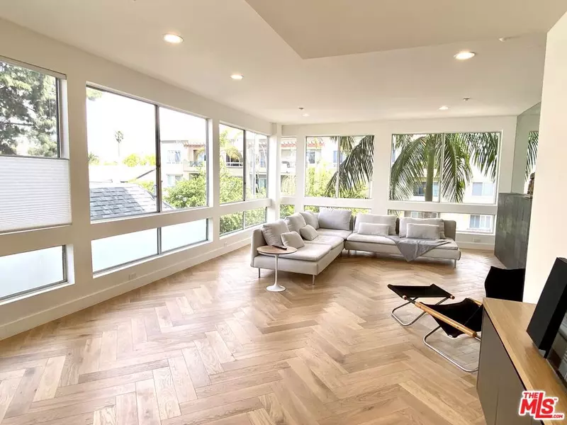 2237 S Bentley AVE #302, Los Angeles, CA 90064