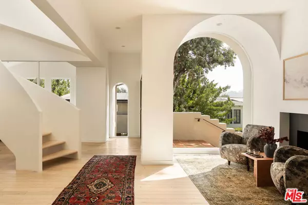 Los Angeles, CA 90039,2305 Kenilworth AVE