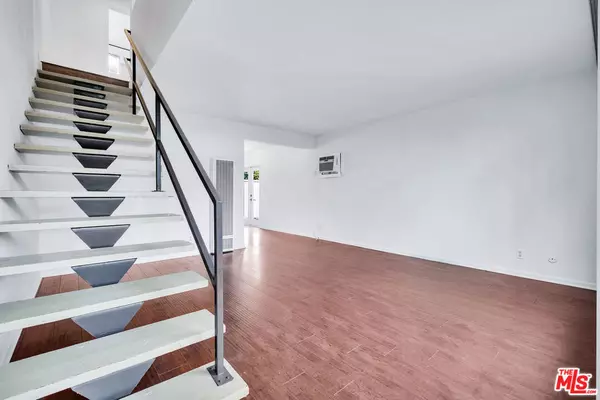 North Hollywood, CA 91601,5529 Cartwright AVE #1/2