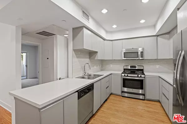 Los Angeles, CA 90025,1411 Barry AVE #ph5