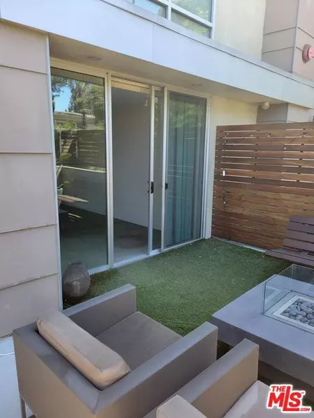 5806 Waring AVE #3, Los Angeles, CA 90038