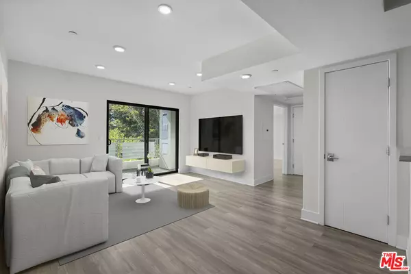 Los Angeles, CA 90004,5030 Rosewood AVE #502