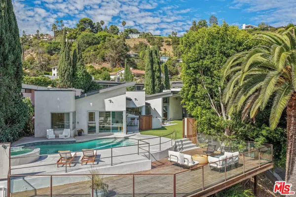 Los Angeles, CA 90068,2257 Chelan DR