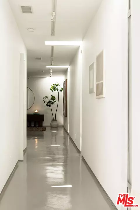 Los Angeles, CA 90068,2257 Chelan DR