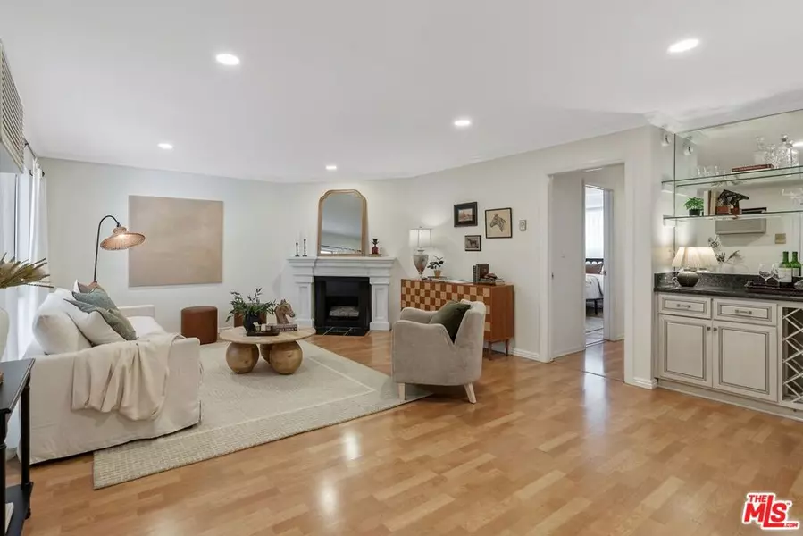 837 N West Knoll DR #109, West Hollywood, CA 90069