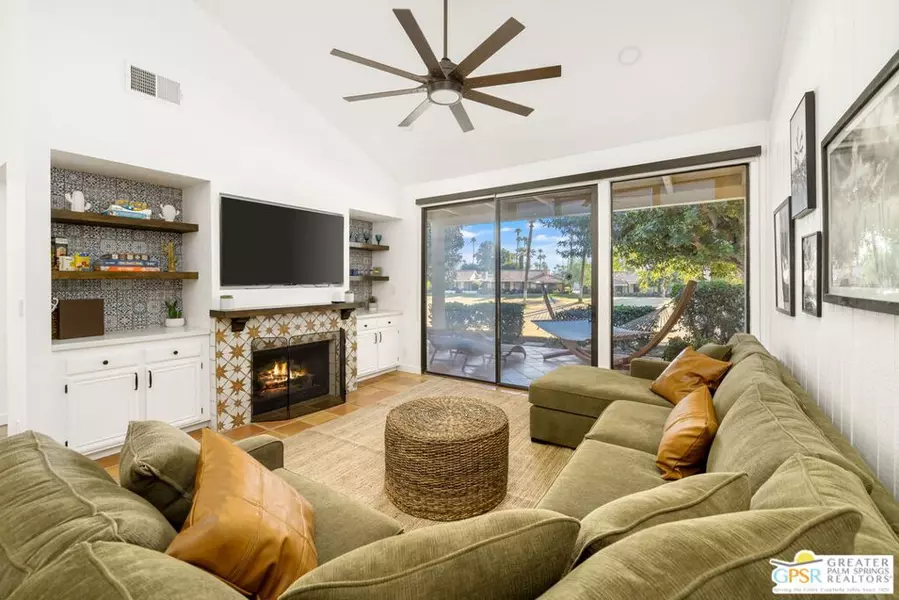298 San Vicente CIR, Palm Desert, CA 92260