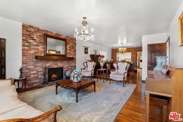 Los Angeles, CA 90049,1186 Mcclellan DR