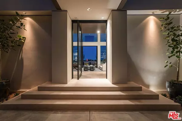 Los Angeles, CA 90069,9405 Sierra Mar PL