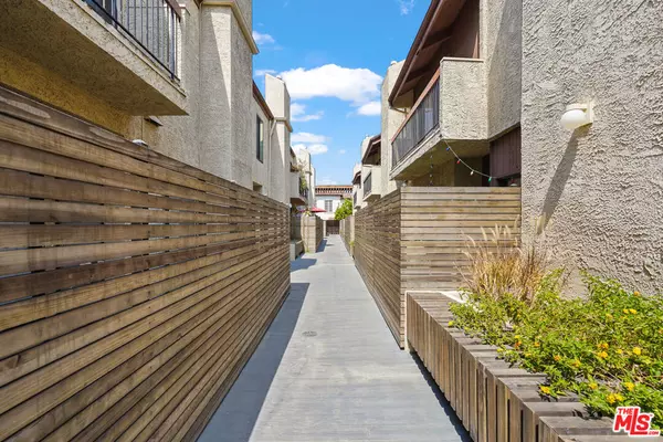 Los Angeles, CA 90025,1655 Greenfield AVE #3
