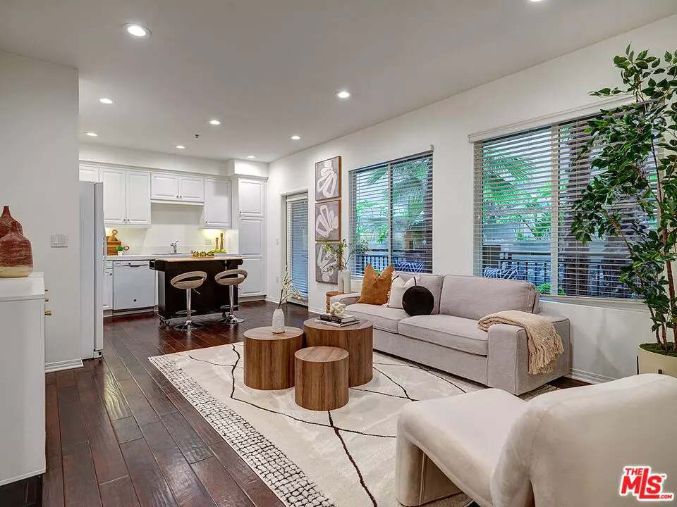 Playa Vista, CA 90094,6020 S Seabluff DR #122