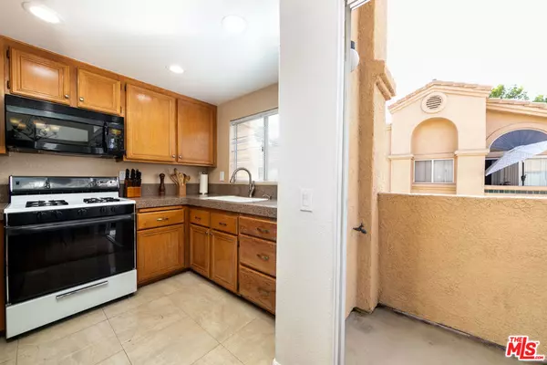 Newhall, CA 91321,18738 Vista Del Canon #F