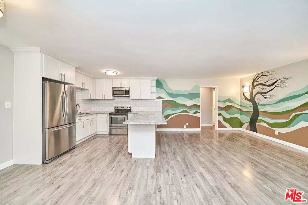 Reseda, CA 91335,6520 Shirley AVE #14